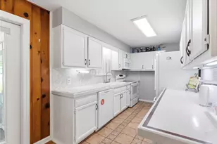 708 Lawnview Ave, Springfield Twp, OH 45505 - Photo 8