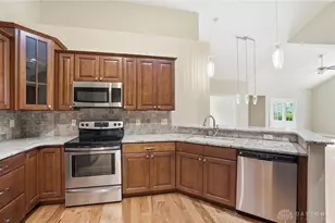 2419 Locust Hill Blvd, Beavercreek, OH 45431 - Photo 8