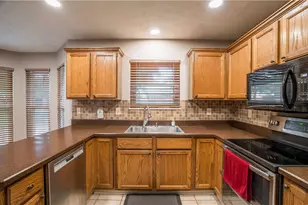 8751 Cannondale Ln, Huber Heights, OH 45424 - Photo 8