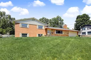 617 Stoneybrook Dr, Dayton, OH 45429 - Photo 2