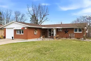 1408 Mapleridge Dr, Fairborn, OH 45324 - Photo 2