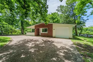 927 Oakland Dr, Beavercreek Twp, OH 45434 - Photo 2