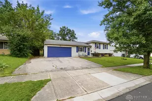 245 Grantwood Dr, West Carrollton, OH 45449 - Photo 4