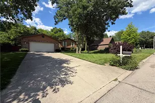 2709 Pine Valley Ct, Butler Twp, OH 45414 - Photo 2