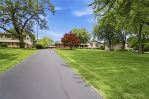 2756 Cottonwood Dr, Springfield Twp, OH 45504 - Photo 6