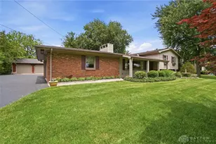 2756 Cottonwood Dr, Springfield Twp, OH 45504 - Photo 2