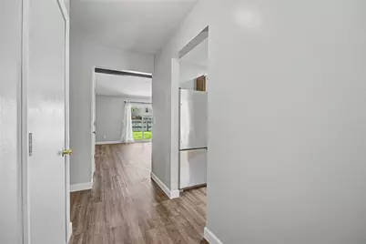 8781 Emeraldgate Drive, Huber Heights, OH 45424 - Photo 6