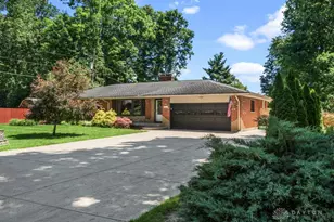 1402 Fudge Dr, Beavercreek, OH 45434 - Photo 2