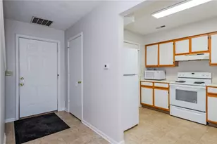 978 Irving Ave, Dayton, OH 45419 - Photo 6