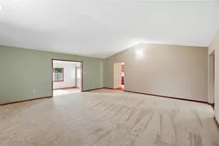 1700 W Sparrow Rd, Green Twp, OH 45502 - Photo 16
