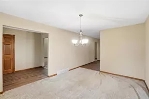 1700 W Sparrow Rd, Green Twp, OH 45502 - Photo 8