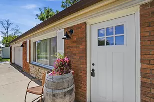 9095 N Bunnell Hill Rd, Clear Creek Township, OH 45458 - Photo 6