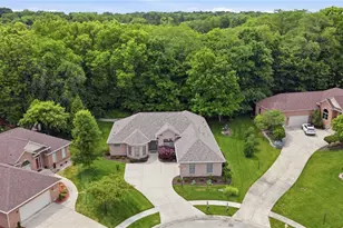 1901 N Regent Park Dr, Bellbrook, OH 45305 - Photo 2