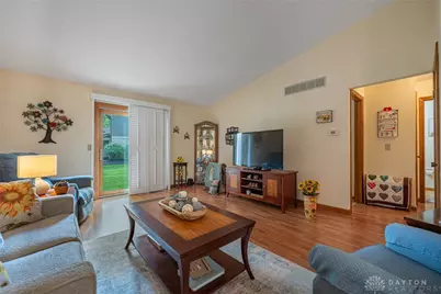 546 Kyle Lane, Fairborn, OH 45324 - Photo 4