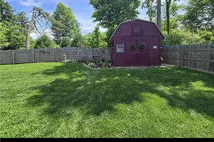 110 W Orchard Springs Dr, Dayton, OH 45415 - Photo 2