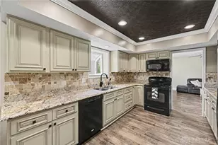 907 Debbie Ct, Clayton, OH 45415 - Photo 12