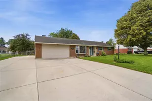 406 W Herr St, Englewood, OH 45322 - Photo 2