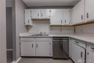 7745 Essington Cir, Centerville, OH 45459 - Photo 8