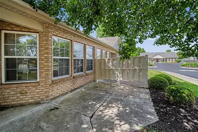 5051 Twin Lakes Circle, Clayton, OH 45315 - Photo 4