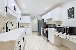 8910 Springrun Ln, Washington Twp, OH 45458 - Photo 18