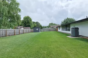 8910 Springrun Ln, Washington Twp, OH 45458 - Photo 40