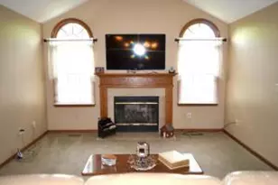 858 Trent Close, Springfield, OH 45503 - Photo 2