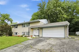 5908 Verdi Dr, West Carrollton, OH 45449 - Photo 2