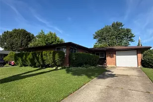 1389 Mapleridge Dr, Fairborn, OH 45324 - Photo 2