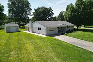 1101 E Bridle Ln, West Carrollton, OH 45449 - Photo 2