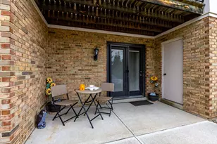 7832 Betsy Ross Cir, Washington Twp, OH 45459 - Photo 4