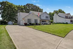 1070 Winston Ln, Tipp City, OH 45371 - Photo 2