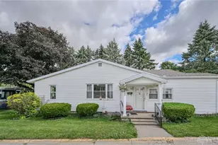 1302 N Yellow Springs St, Springfield, OH 45504 - Photo 1