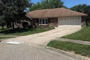 721 Rockridge Cir, Vandalia, OH 45377 - Photo 1