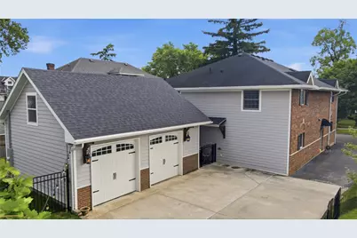 39 E Dixon Avenue, Oakwood, OH 45419 - Photo 2