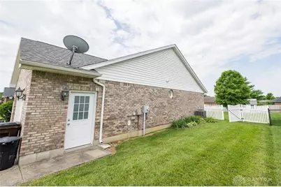 129 Honeysuckle Way, Eaton, OH 45320 - Photo 6