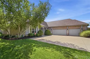 1360 Courtyard Pl, Centerville, OH 45458 - Photo 2