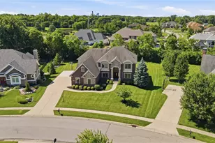 10540 Wallingsford Cir, Washington Twp, OH 45458 - Photo 2