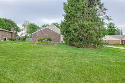 9040 S Normandy Lane, Washington Twp, OH 45458 - Photo 2