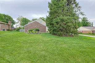 9040 S Normandy Ln, Washington Twp, OH 45458 - Photo 2