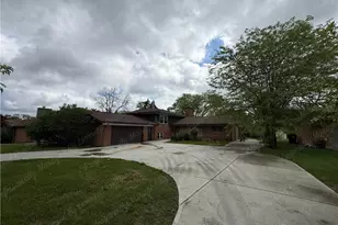 3776 Dorset Dr, Dayton, OH 45405 - Photo 2