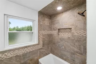 136 E Ridgeway Dr, Centerville, OH 45459 - Photo 10