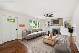 136 E Ridgeway Dr, Centerville, OH 45459 - Photo 2