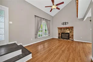 2070 Foxknoll Dr, Centerville, OH 45458 - Photo 8