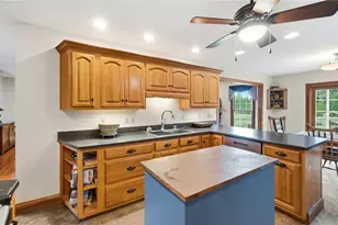 656 Gardenview Cir, Bath Twp, OH 45801 - Photo 12