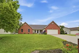 656 Gardenview Cir, Bath Twp, OH 45801 - Photo 2