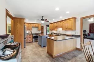 656 Gardenview Cir, Bath Twp, OH 45801 - Photo 8
