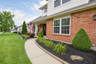 2435 Dutch Mill Dr, Fairborn, OH 45324 - Photo 2