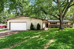 5532 Joyce Ann Dr, Harrison Twp, OH 45415 - Photo 4