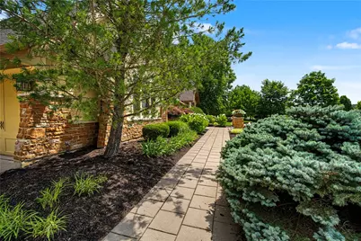 9381 Ridings Boulevard, Washington Twp, OH 45458 - Photo 6