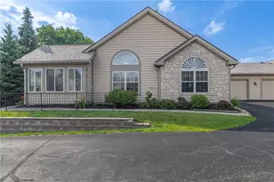 221 Villa Pointe Dr, Springboro, OH 45066 - Photo 1